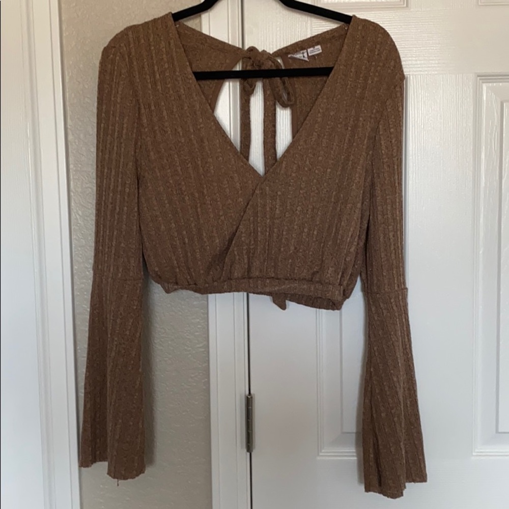 Open back crop top with flare sleeve